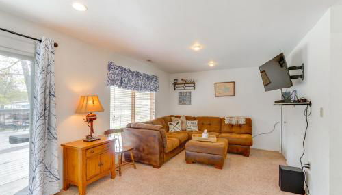 Balcony and Fire Pit Home on Lake of Ozarks! - Foto 3