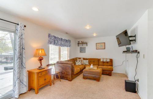 Balcony and Fire Pit Home on Lake of Ozarks! - Foto 3