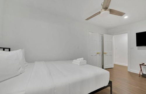 Luxury 7BR Buckhead Oasis w Pool Gameroom Firepit - Foto 61