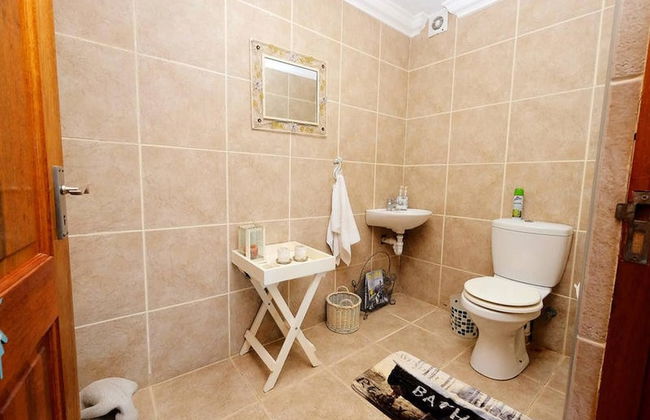 Charis to Theo - Relax in Style at This 3-bedroomed Langebaan Holiday House - Foto 12