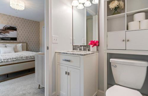 Lakeside Stay Metro, INOVA, Dining & Shops Nearby! - Foto 13