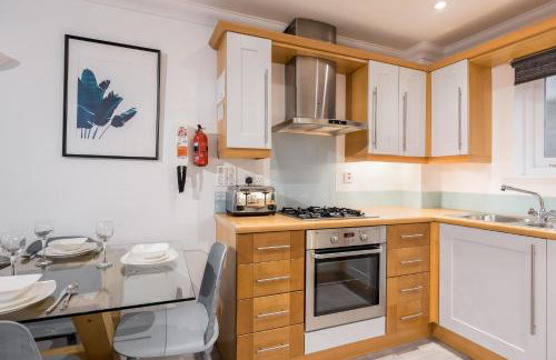 Magnolia House - Beautiful Townhouse in Old Town Poole - Photo 13