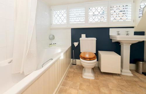 Luxurious Country House with Cinema Games Room - Pass the Keys - Photo 59