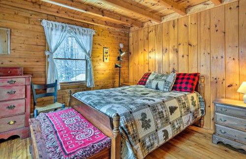 Andover Cabin Retreat with Hot Tub and Fireplace! - Foto 10