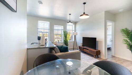 2BR Exclusive Retreat Near Henry Ford - Foto 2