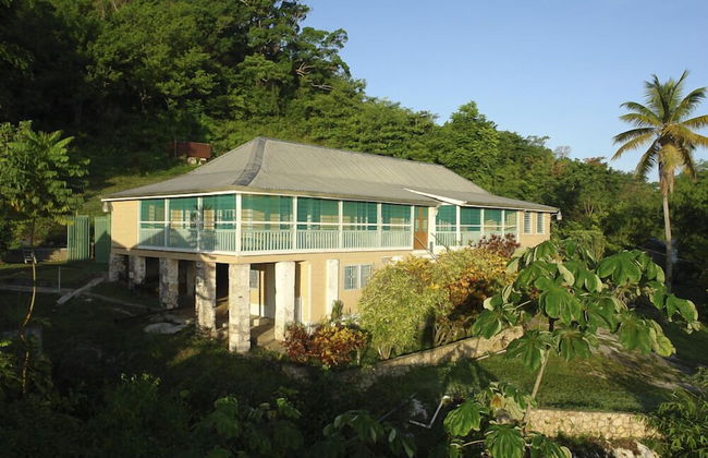 Retreat Plantation House - Photo 1