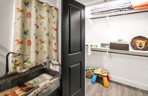 Luxurious Family-friendly Oasis with Laguna Views - Foto 22