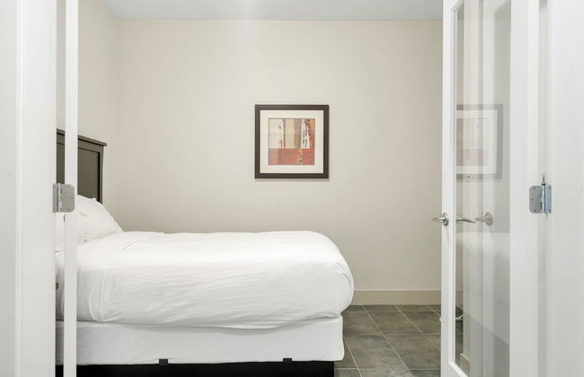 Breathtaking Bliss 2BR Penthouse - Photo 3