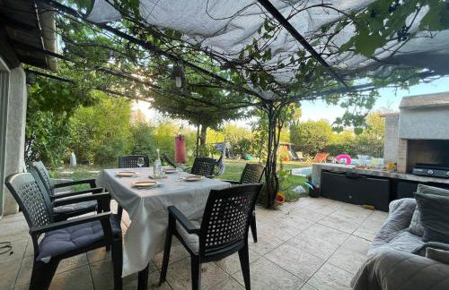 Studio with pool and quiet, non-shared garden, 1 lit double - Foto 6