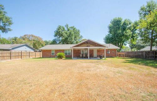 Bay Breeze Escape - 3BR Home with Game Room, Huge Backyard, Patio & Minutes from Boardwalk - Foto 36