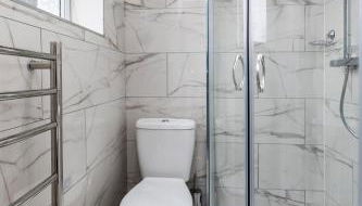 Deluxe studio Apartments - City Airport & Excel Ideal for Long stay - Foto 4, Shower