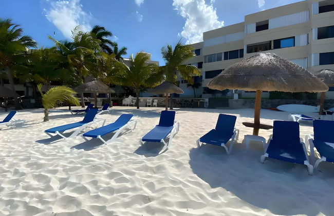 Beachfront and Ocean View Apartment - Photo 27