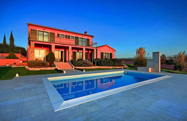 Gorgeous Villa With Private Swimming Pool and Covered Terrace - Foto 18