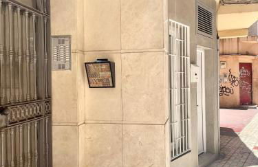 Designer and Quiet Studio 5 min to Maria Zambrano Station and 15 min walk to Beach - Foto 36