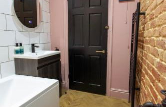 NEW Refurbished Cottage near Alton Towers Sleeps 6 Ashbourne Peak District Derbyshire - Foto 18