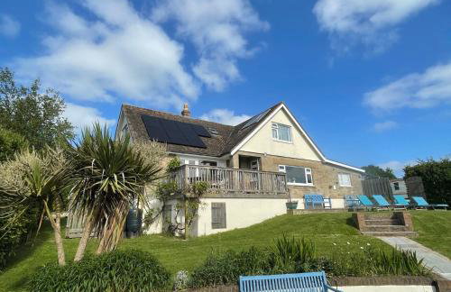 Three Gables, West Wight village house, Sleeps 10 - Photo 1