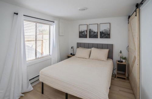 Cozy 2 Bedroom Home, Private Backyard with Hot Tub - Foto 6