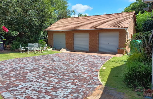 Charming Randburg Accommodation Near the Olivedale Clinic - Foto 23