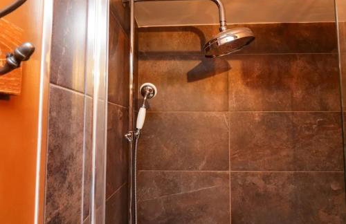 Tranquil Lake District Village Apartment - Foto 8