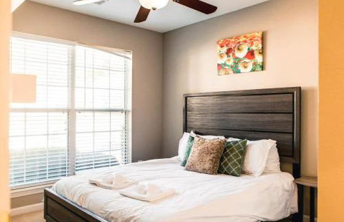 The Lucky Charm Sunny Screened Porch Near USC&Base - Foto 6