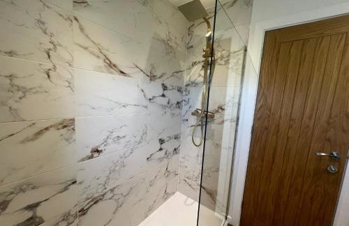 Phoenix Lodge - Luxury 2 ensuite bedrooms, lakeside views - Foto 41