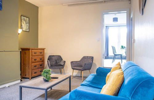 3 Bedroom House - Free Parking-Hospital-Contractors-Families - Long Stay Rates Available - Photo 43