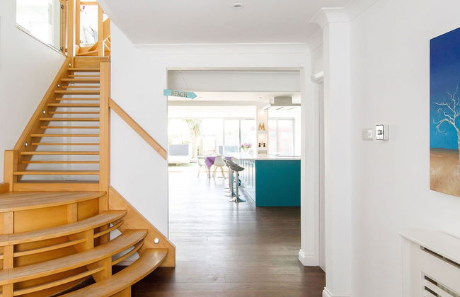 Vibrant Seafront Home With Seasonal Pool - Foto 7