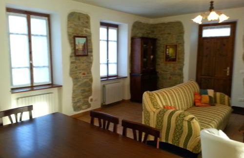 Refurbished 3 Bedroom Farmhouse in Emilia - Photo 11