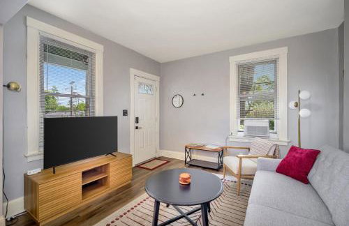 Cozy Cottage In The Heart Of Hyde Park 1 Bedroom Home by RedAwning - Photo 15