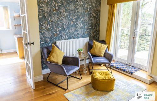 Smithy Bank Cottage - with free parking! - Photo 47