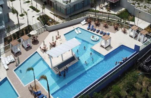 Apê estilo Resort c/ pé na areia e vista mar, próximo ao Beto Carrero - Foto 46