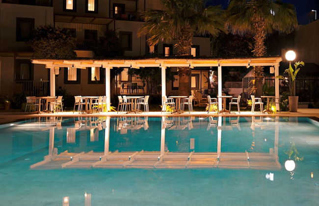 Dorman Suites Hotel - Photo 55