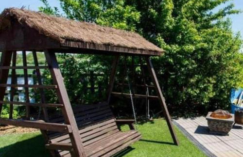 Lincoln Holiday Retreat Cottage with Private Hot Tub - Foto 69