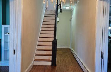 Newly Renovated Historic 6-Bedroom Manor, Where Timeless Elegance Meets Modern Luxury - Foto 18