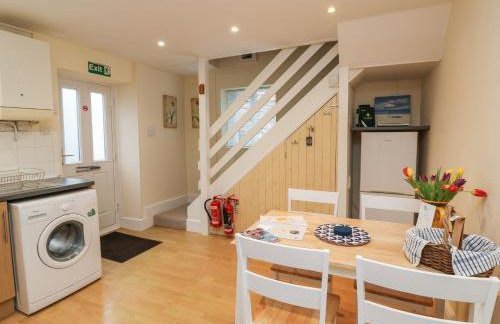 Courtyard Cottage - Photo 8