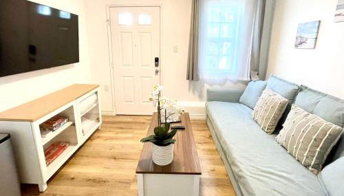 Hidden Gem with Hot Tub and Parking - 4 Guests - Foto 2