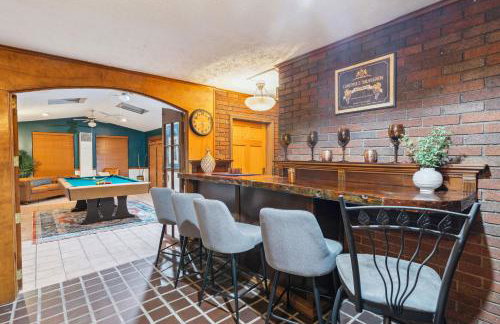 Steps to Edgewater - Sleeps 14 - Fun Game Room Retreat - Foto 24