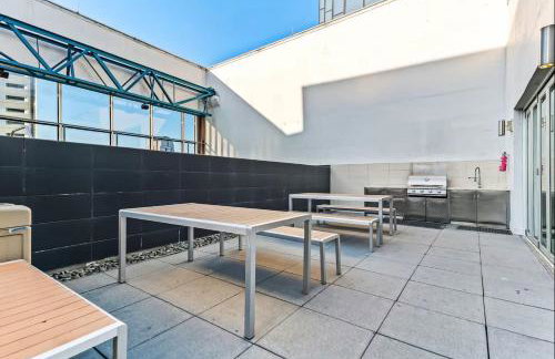 Luxury 17th Floor Downtown Dallas High-Rise with Free Parking, City Views, Pool & Gym - Foto 22