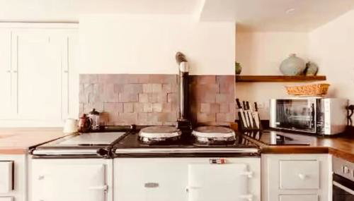 Rye private self contained sleeps 2 - 5 - Photo 5, stove