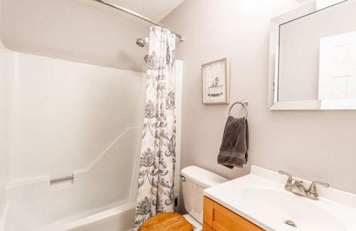 Cozy 3Br Fire Pit Hammock 2 Minutes to Beach - Foto 18