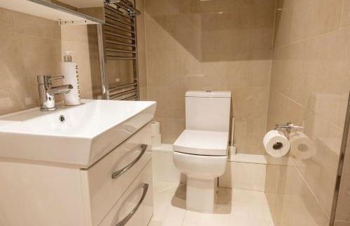 London VEGETARIAN Smoke & Pet Free En-suite with EV parking - Foto 25