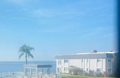 Gorgeous 2 Bedroom Waterfront Condo - Foto 16