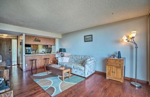 Lush Condo with Community Pool, 1 Mi to Beach! - Foto 7