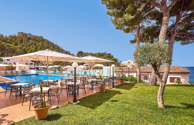 Universal Aparthotel Don Camilo - Photo 1