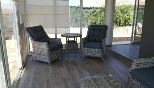 Villa - Sleeps 4 - Pool - Patio - Parking - Foto 3