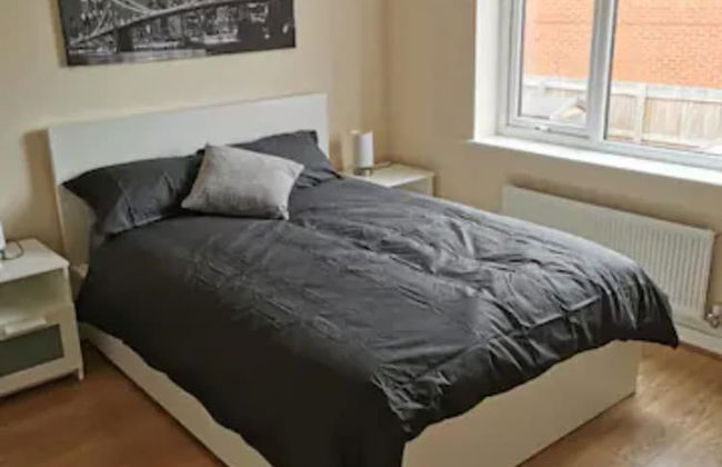 Entire 3 Bedroom House Manchester Free Parking - Foto 2