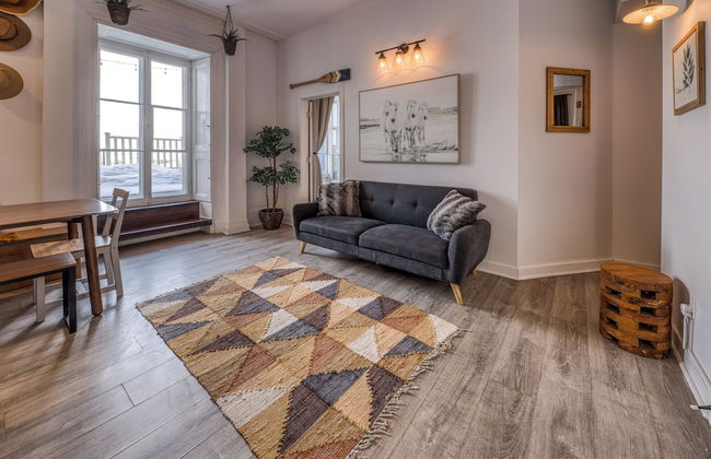 Remparts 2 Bed w Private terrace & sauna - Photo 10