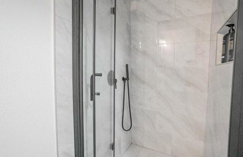 2BR Apt 8 min to Integris Monthly 15 Off #N3 - Foto 27