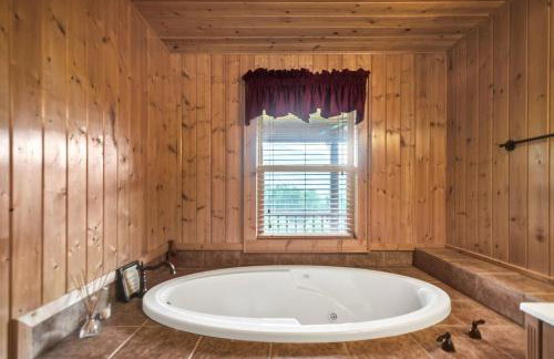 Cozy Mountain Retreat W/ Scenic Views 3 Bedroom Home by RedAwning - Photo 10