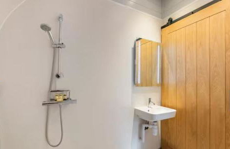 Blackbird Lodge - 2 bed with aircon, hottub, AC, accessible, stunning views - Photo 20